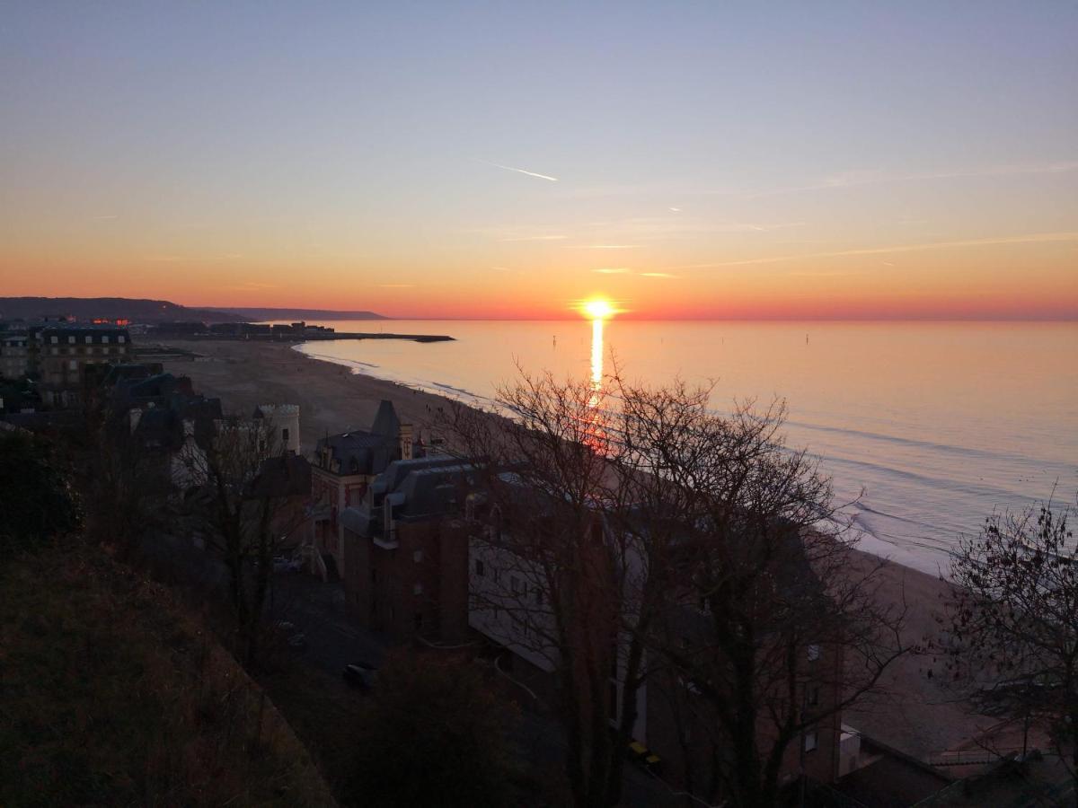Bed and Breakfast Du Cote De Chez Swann 1 Trouville-sur-Mer Exteriér fotografie