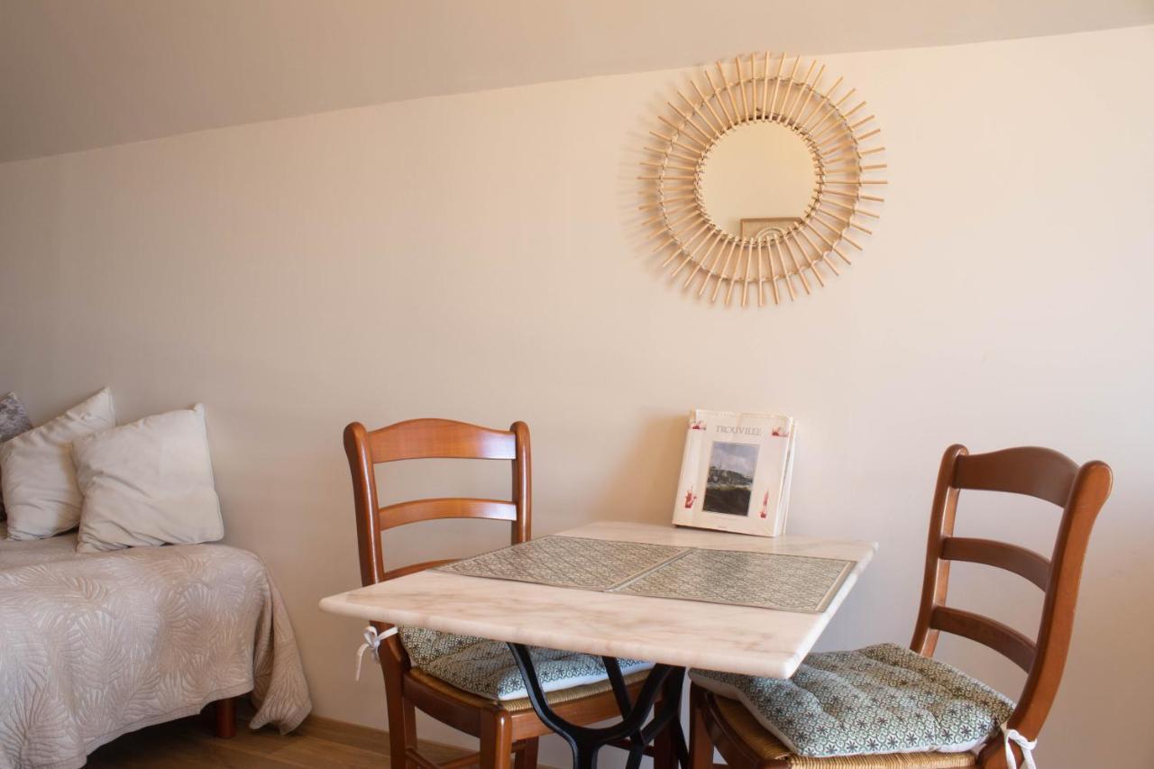 Bed and Breakfast Du Cote De Chez Swann 1 Trouville-sur-Mer Exteriér fotografie